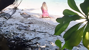 Pareja Rubia Amateur Disfruta Del Sexo Desnudo En La Playa