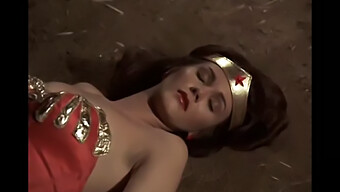 Lynda Carter In De Hete Seksscène Van Wonder Woman